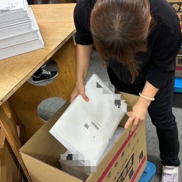 梱包する様子