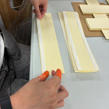 テープ貼り作業
