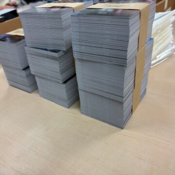 帯掛け後のトレーディングカード