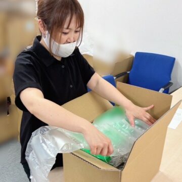 梱包する様子