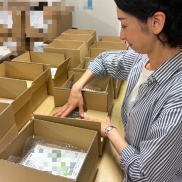 冊子の仕分け梱包