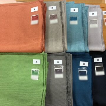 生地サンプルラベル貼り作業