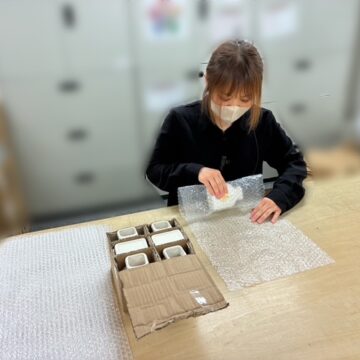緩衝材梱包作業