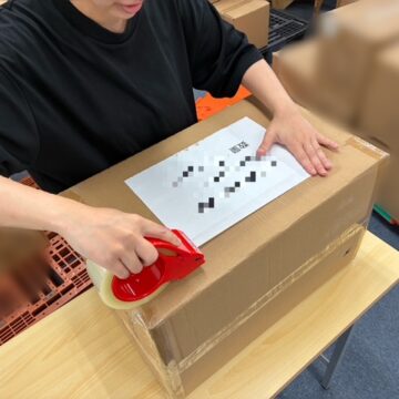 カートン紙貼り作業