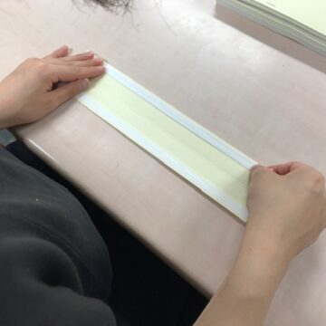 テープ貼り作業