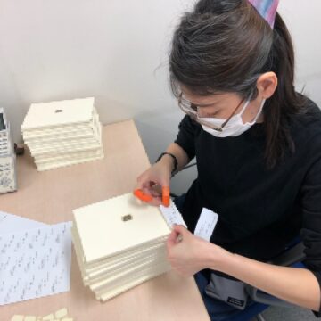 ラベル貼
