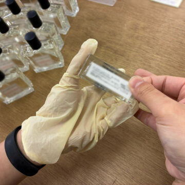 ラベル貼り作業