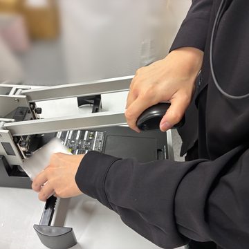 穴あけ作業
