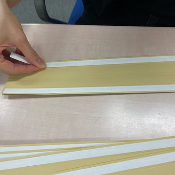 テープ貼り作業