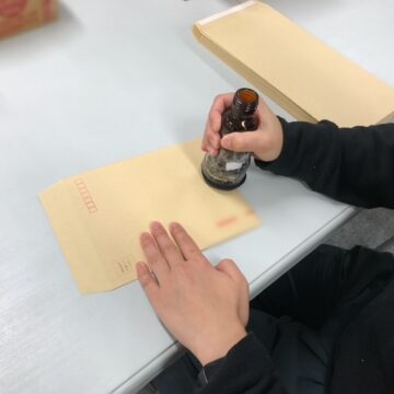 封筒三つ折り作業