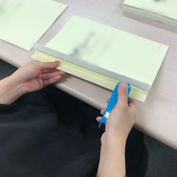 ホチキス留め作業