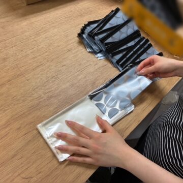 ペンケース封入作業