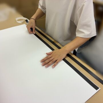 マグネット貼り作業