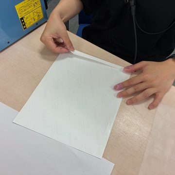 テープ貼