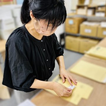 宛名ラベルを貼付