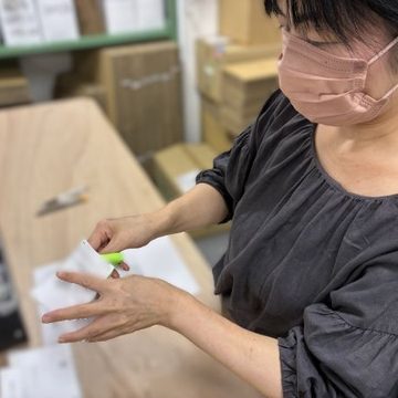 封入する様子