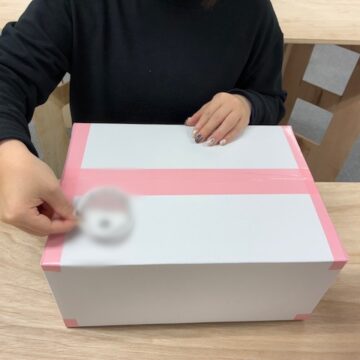 シール貼り作業