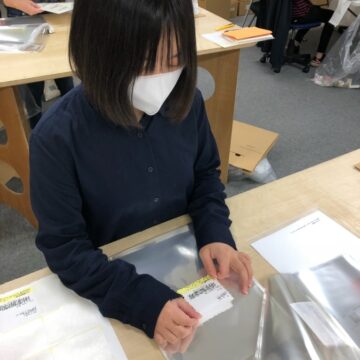 宛名ラベル貼り