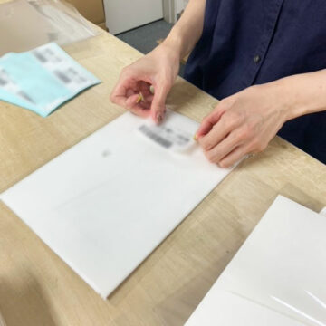 シール貼り